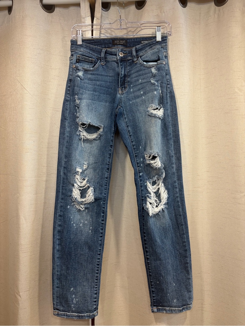 Judy Blue Boyfriend Fit Paint Splattered Distressed Jeans
